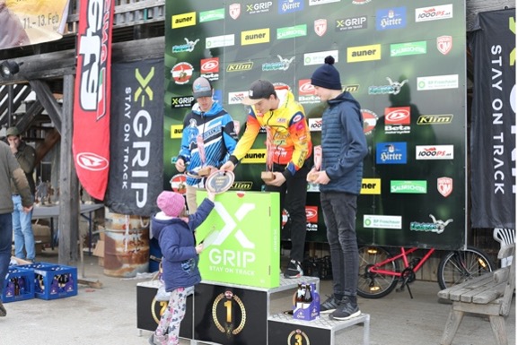 Auch die Kleinsten helfen fleißig mit